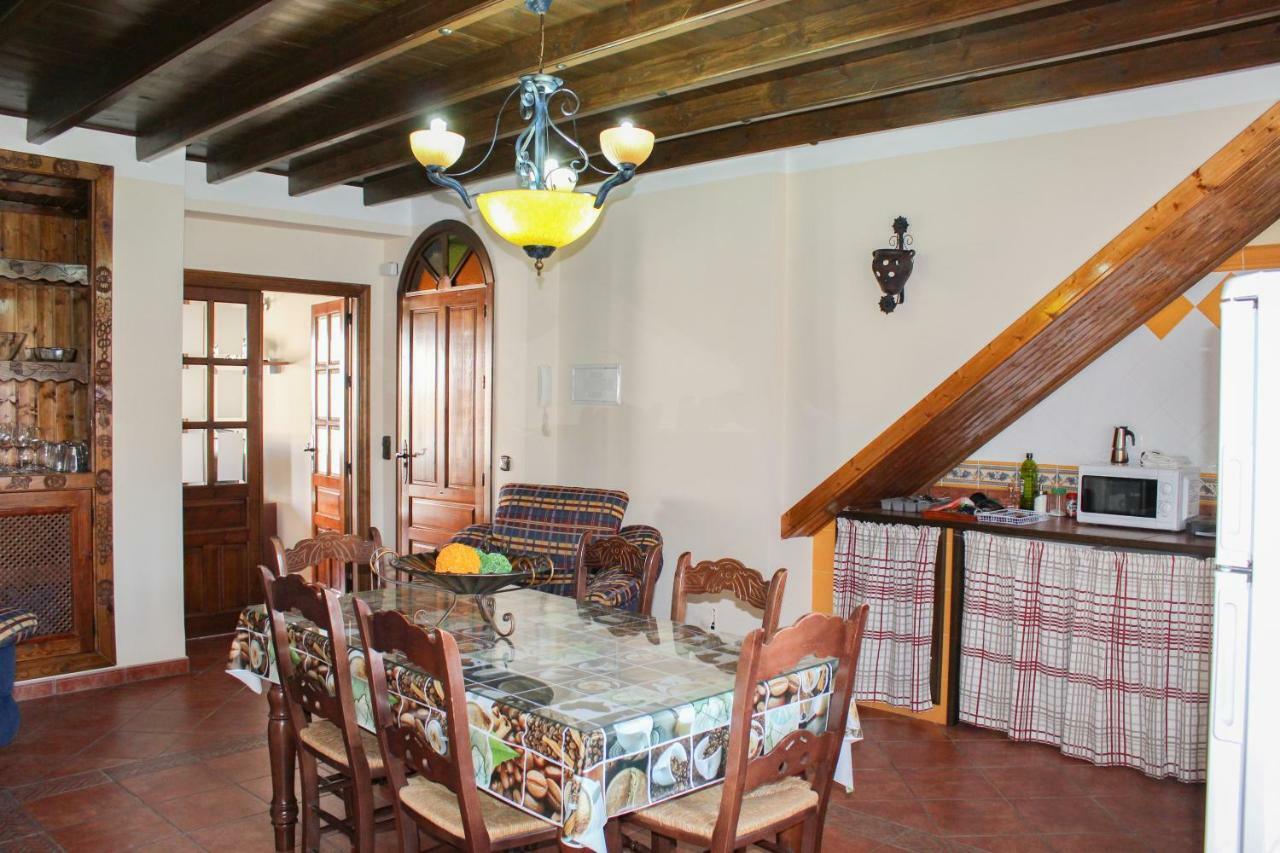 Casa De Teones Guest House Montecorto Exterior photo